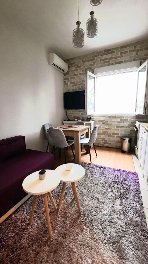 Апартаменты Cozy, Charming One Bedroom *